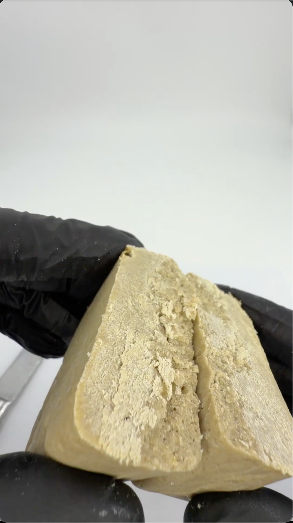 ICE-O-LATOR 50% THCA lösungsmittelfreier Full-Melt Eiswasser-Hash im wiederverwendbaren luftdichten geruchsdichten Glas, 3,5g, Rollz Germany